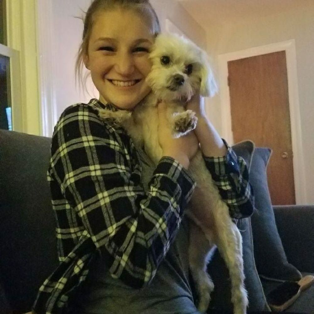 Meet your Posher, Chloe